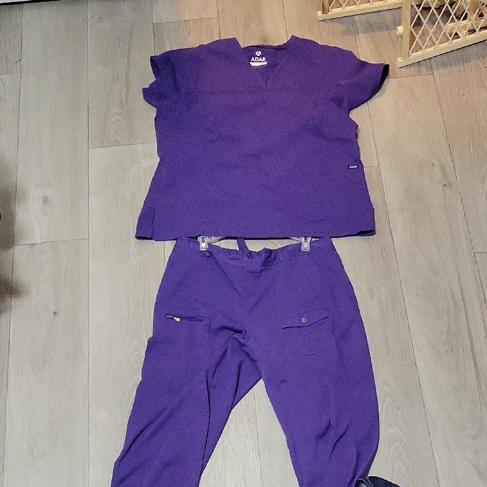 Ada Purple Cropped Pants for a Stylish Look